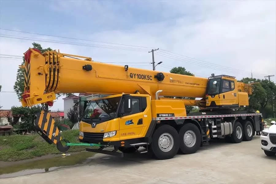 Mobile crane equipment photographed by Abdul Razzaq Transport